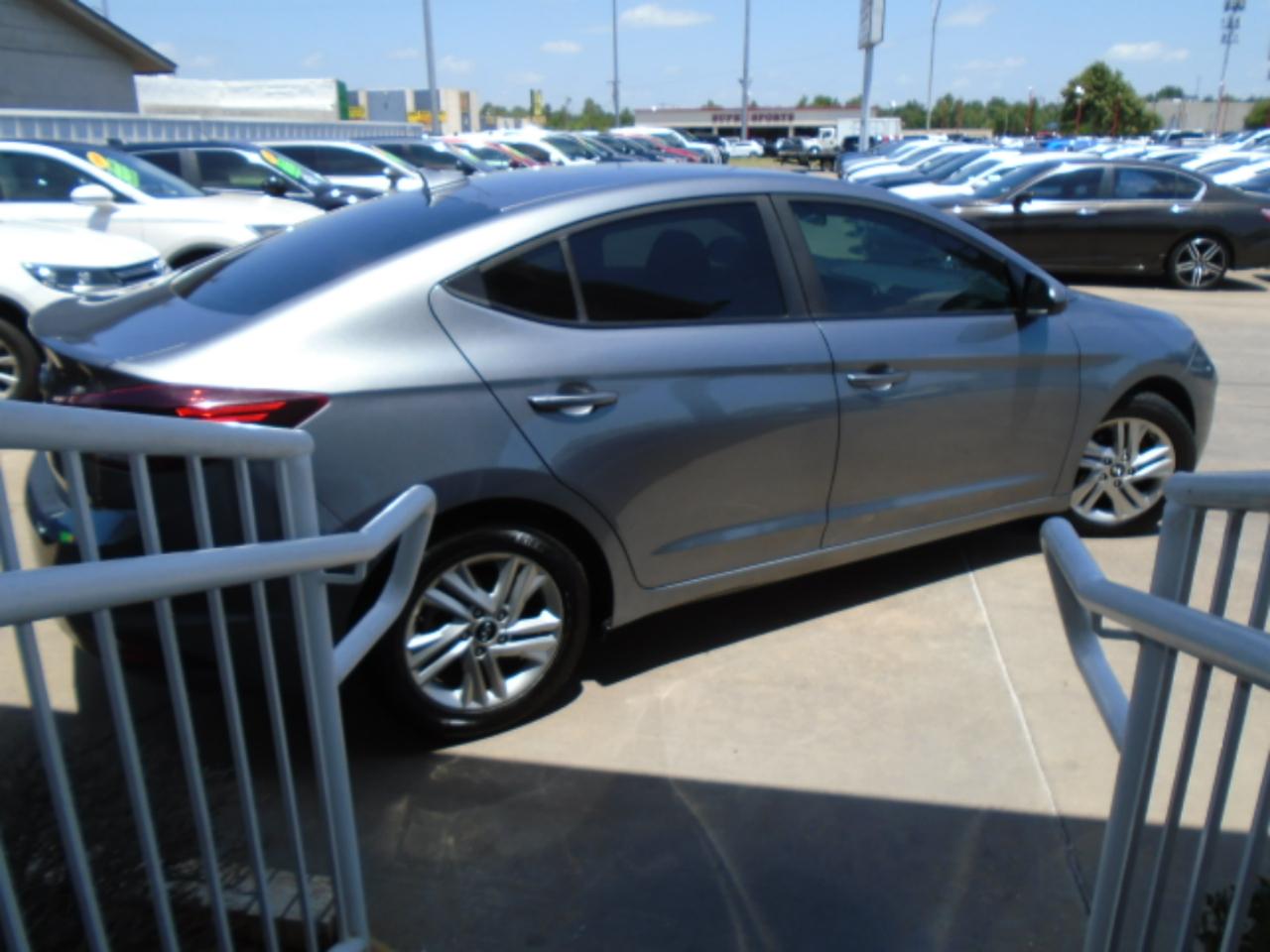Hyundai Elantra SEL 2020
