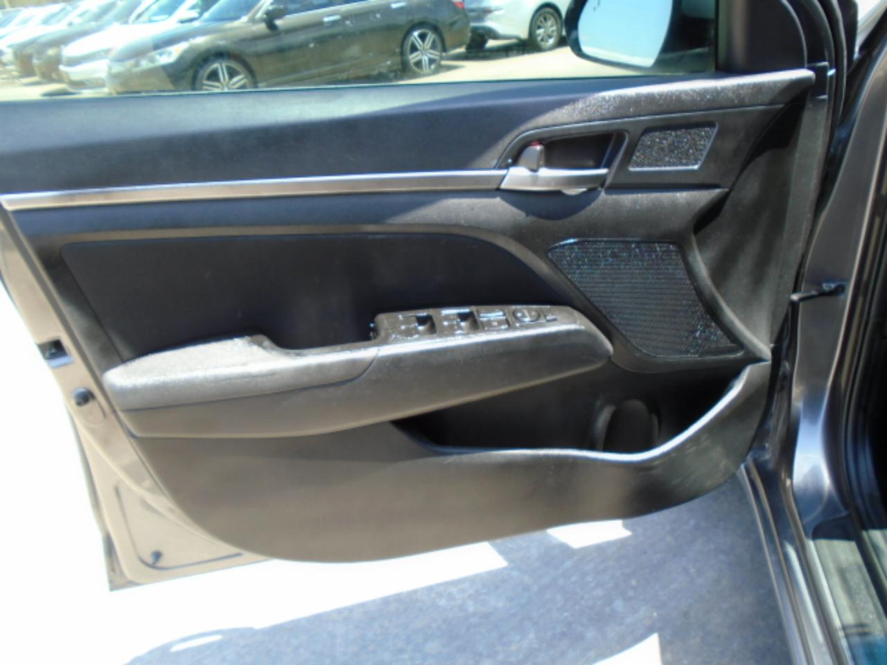 Hyundai Elantra SEL 2020