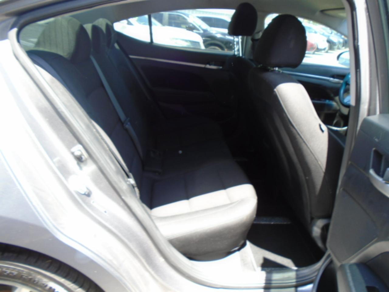 Hyundai Elantra SEL 2020