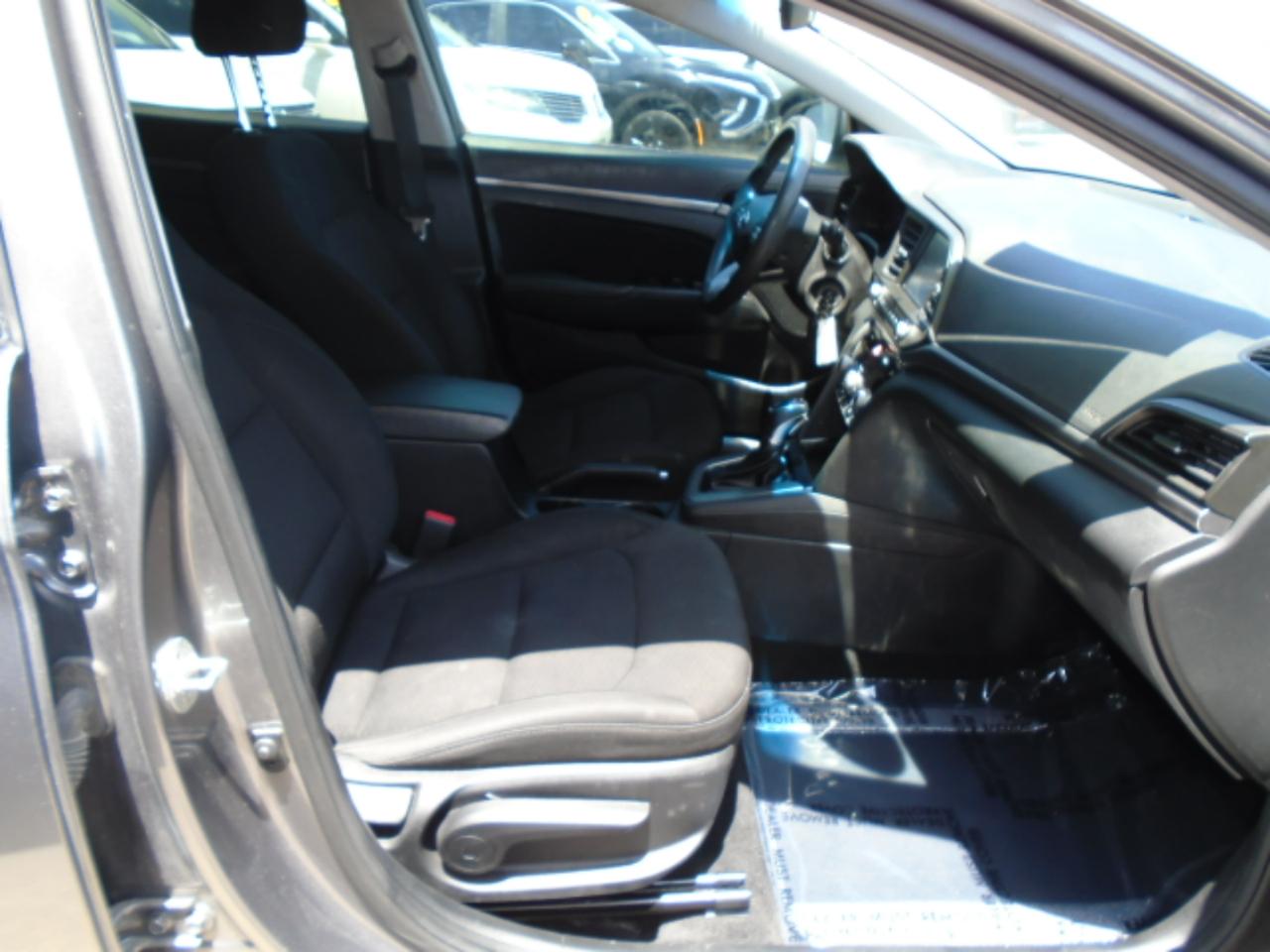 Hyundai Elantra SEL 2020