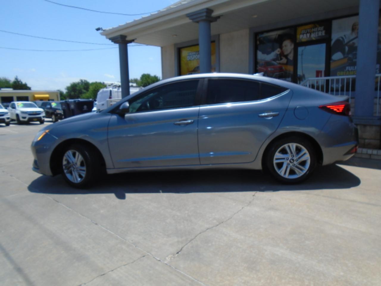 Hyundai Elantra SEL 2020