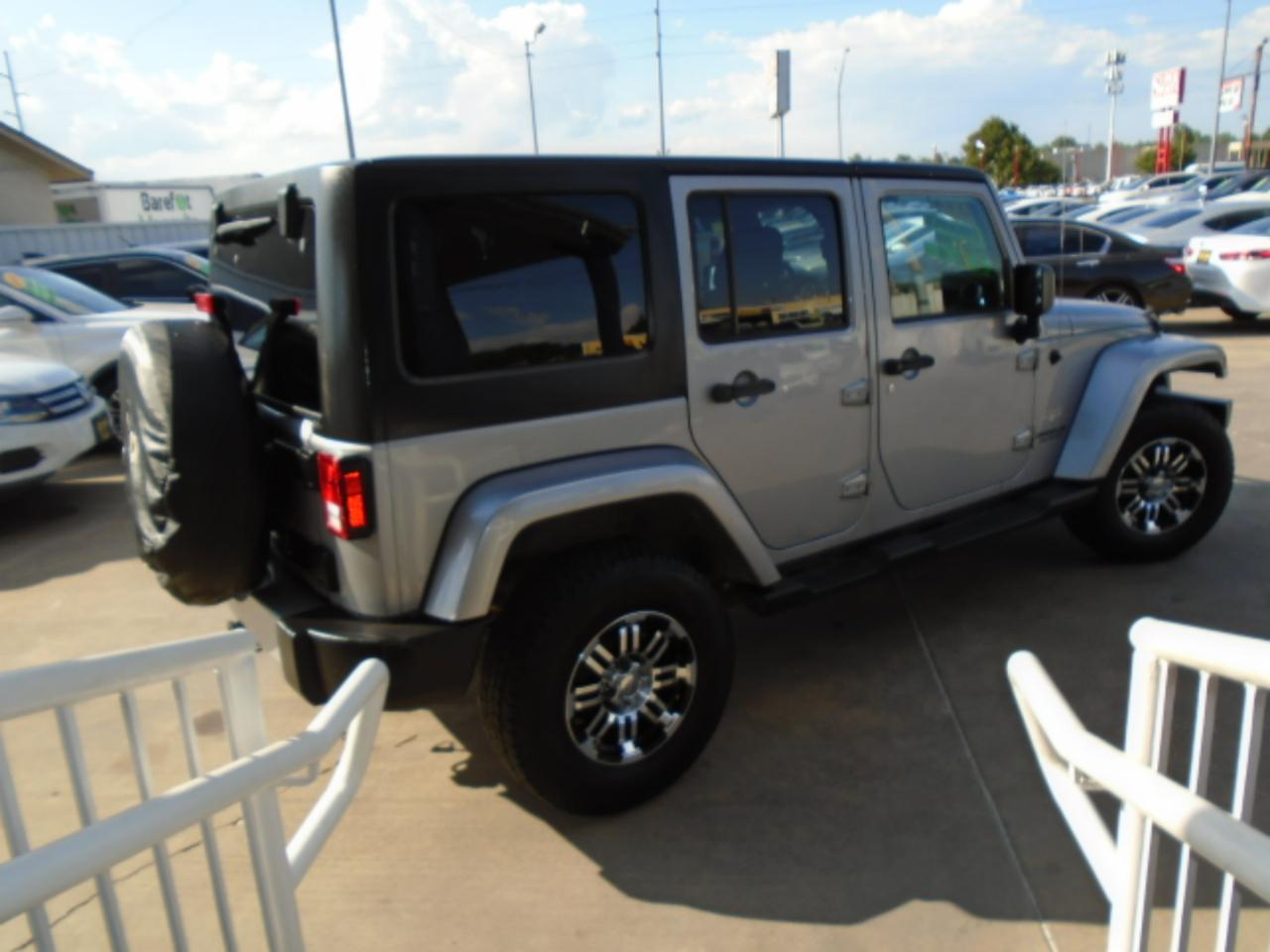 Jeep Wrangler Unlimited Sahara 4WD 2013