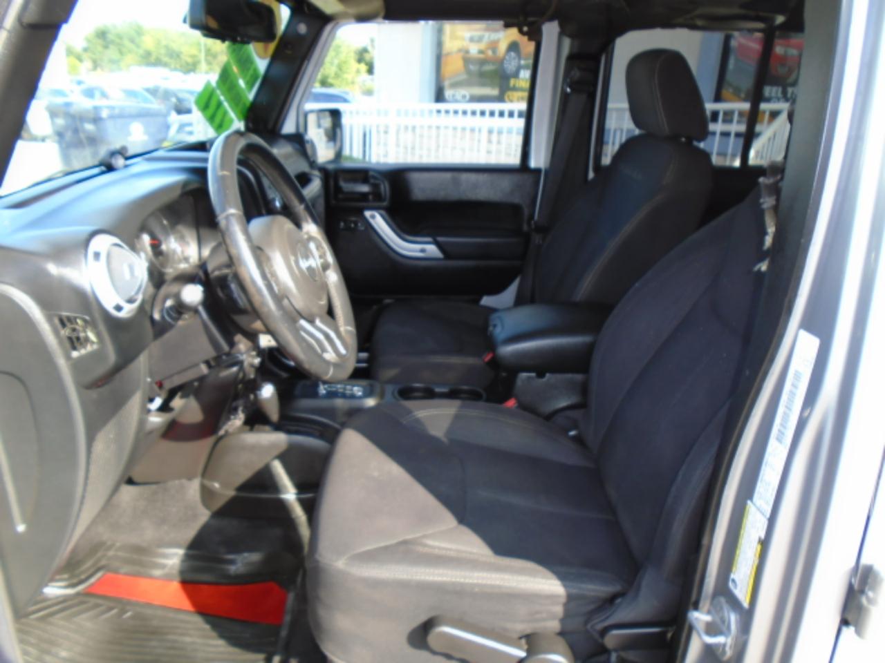 Jeep Wrangler Unlimited Sahara 4WD 2013