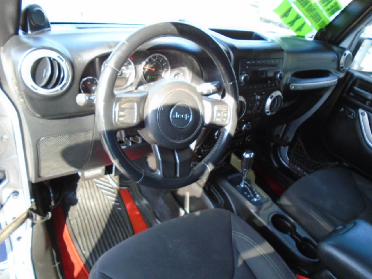 Jeep Wrangler Unlimited Sahara 4WD 2013