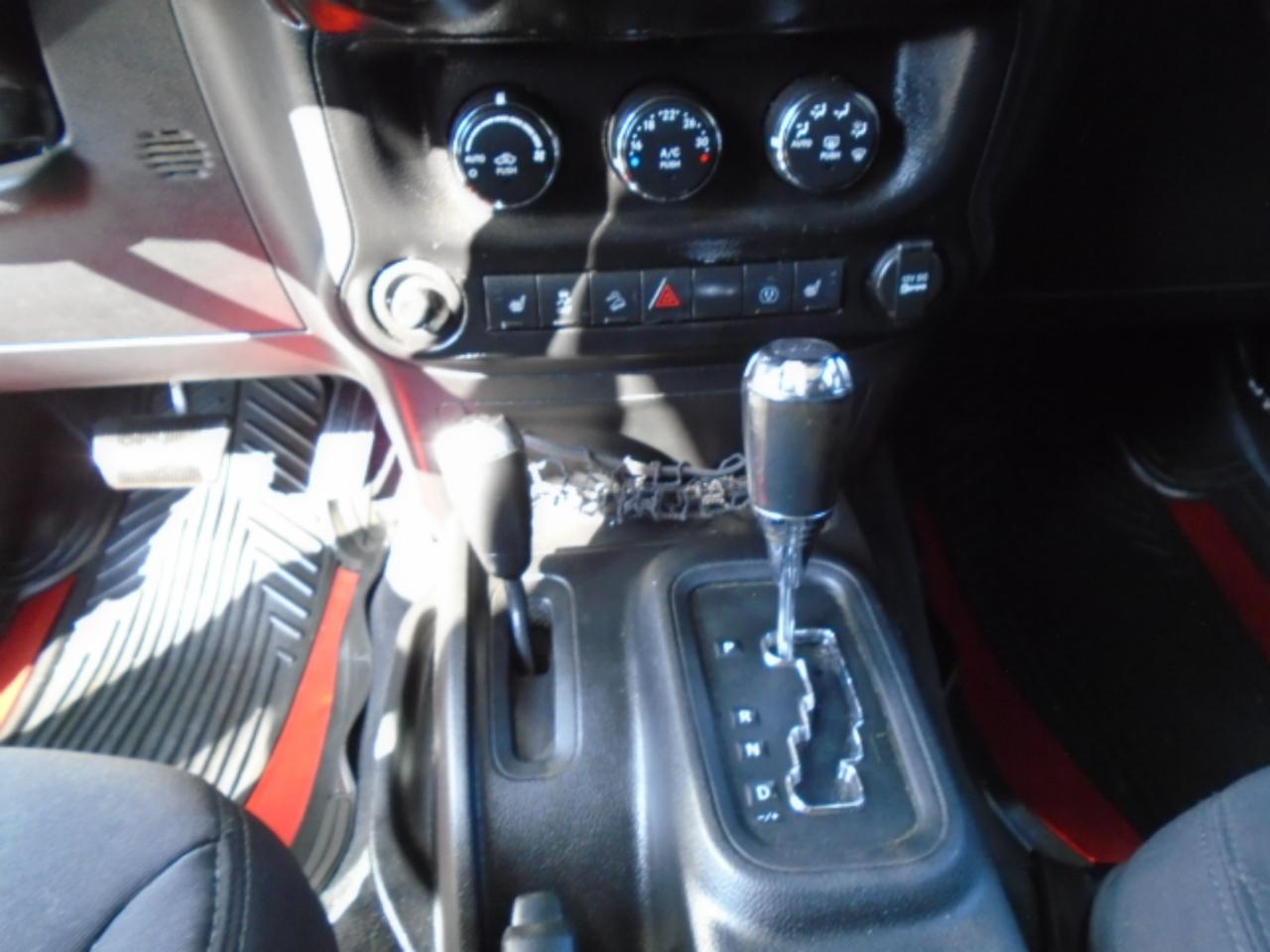Jeep Wrangler Unlimited Sahara 4WD 2013