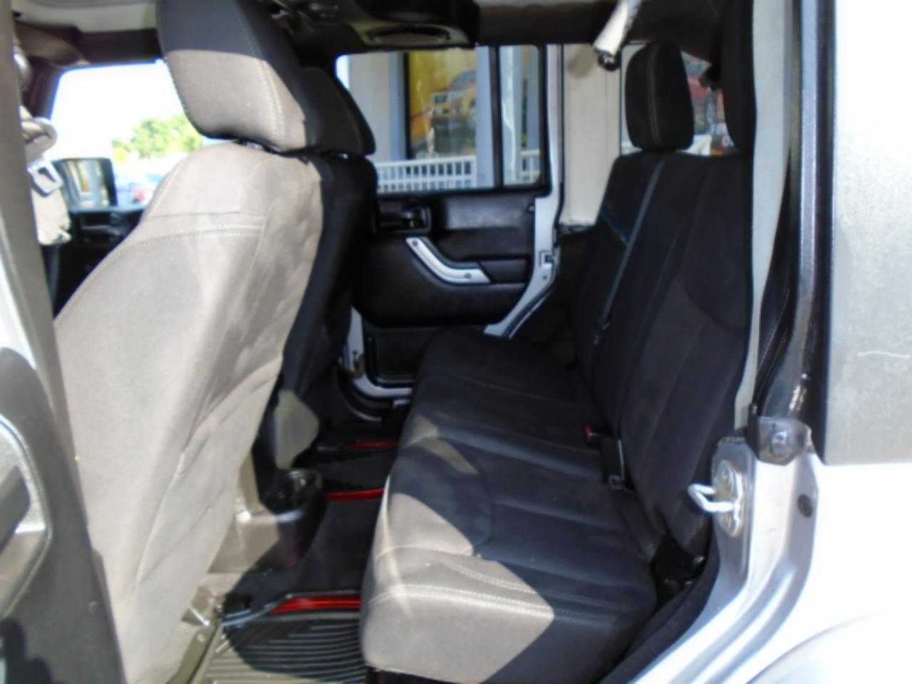 Jeep Wrangler Unlimited Sahara 4WD 2013