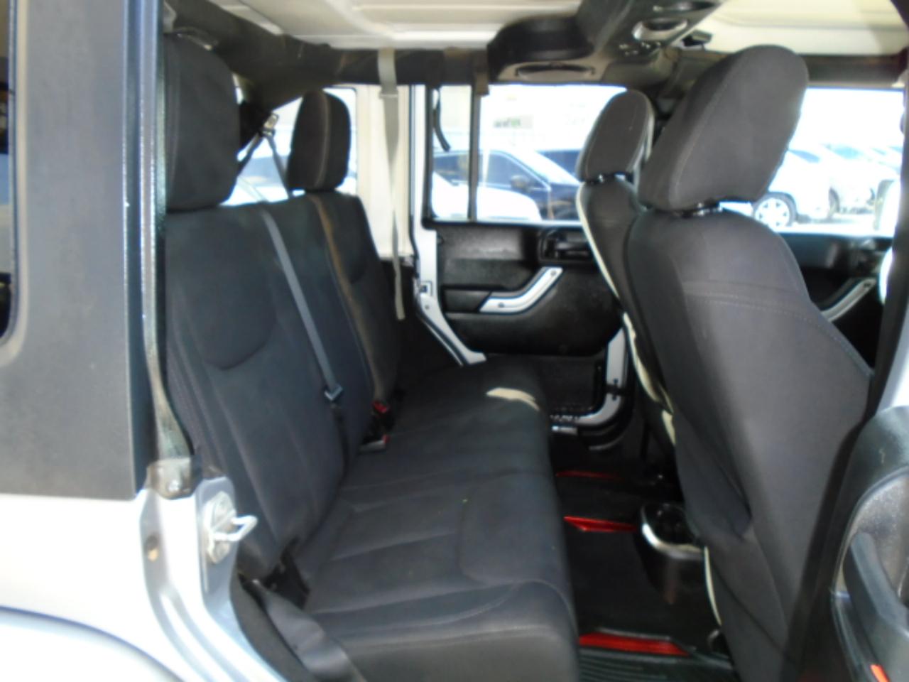 Jeep Wrangler Unlimited Sahara 4WD 2013
