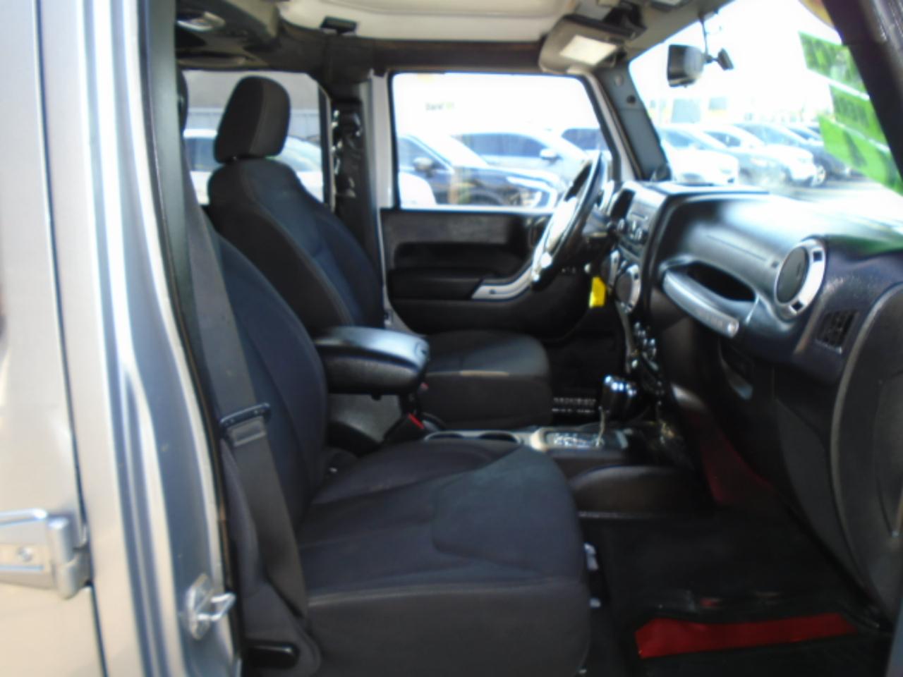 Jeep Wrangler Unlimited Sahara 4WD 2013