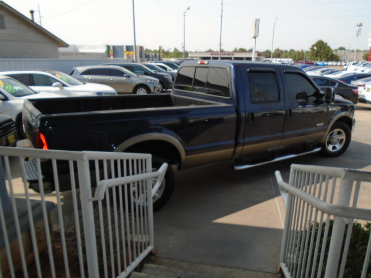 Ford F-350 SD Lariat Crew Cab 2WD 2006