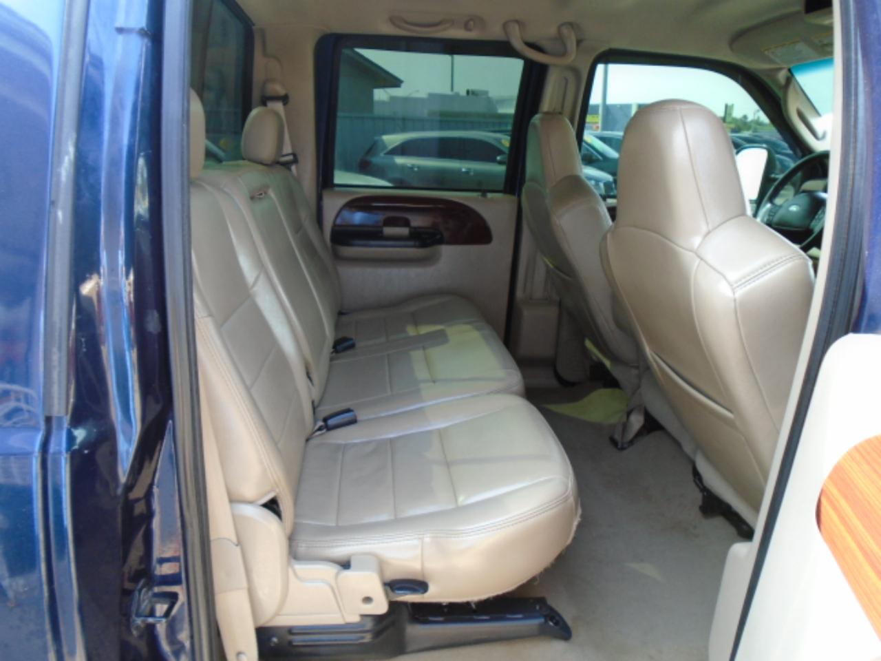 Ford F-350 SD Lariat Crew Cab 2WD 2006