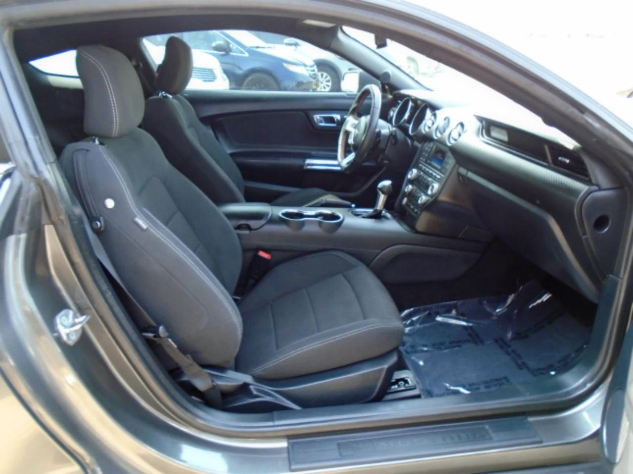 Ford Mustang V6 Coupe 2015