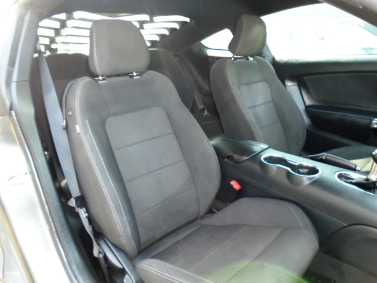 Ford Mustang V6 Coupe 2015