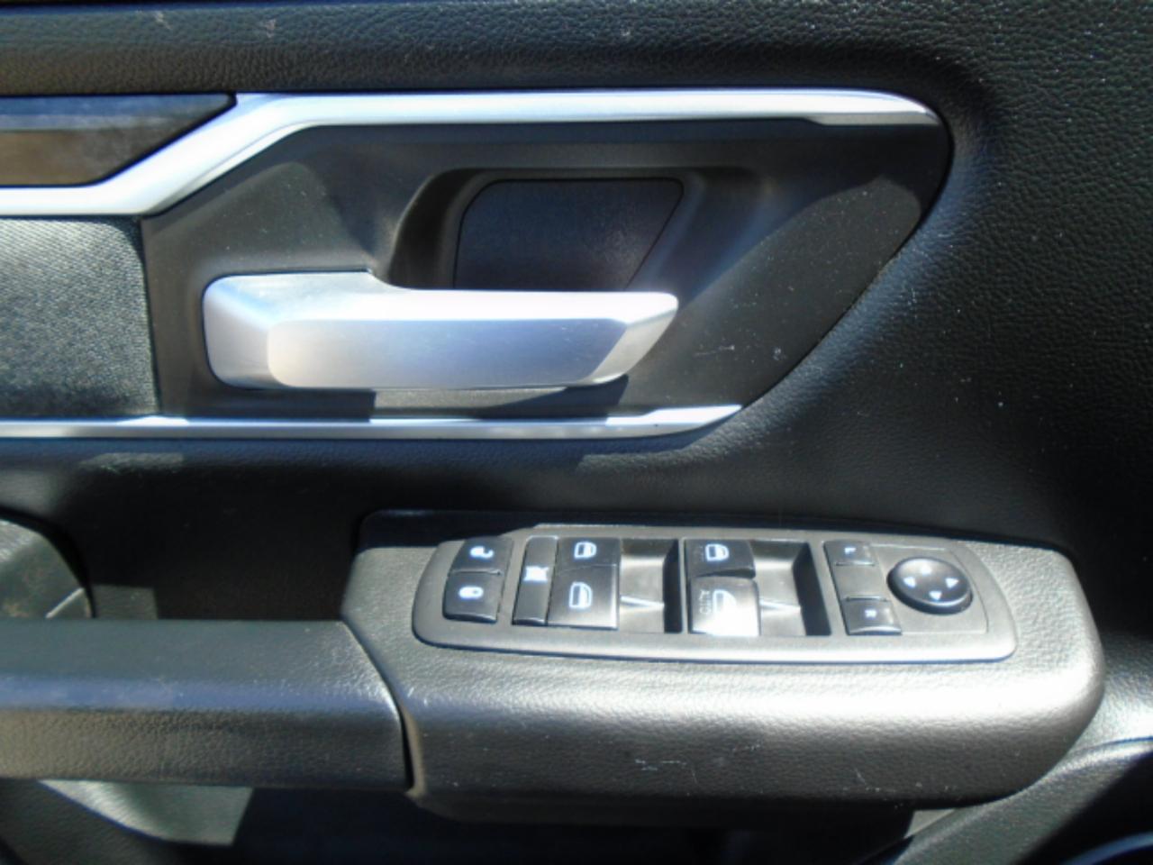 RAM 1500 Big Horn Crew Cab SWB 4WD 2020