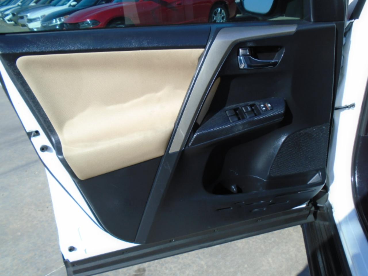 Toyota RAV4 XLE FWD 2014