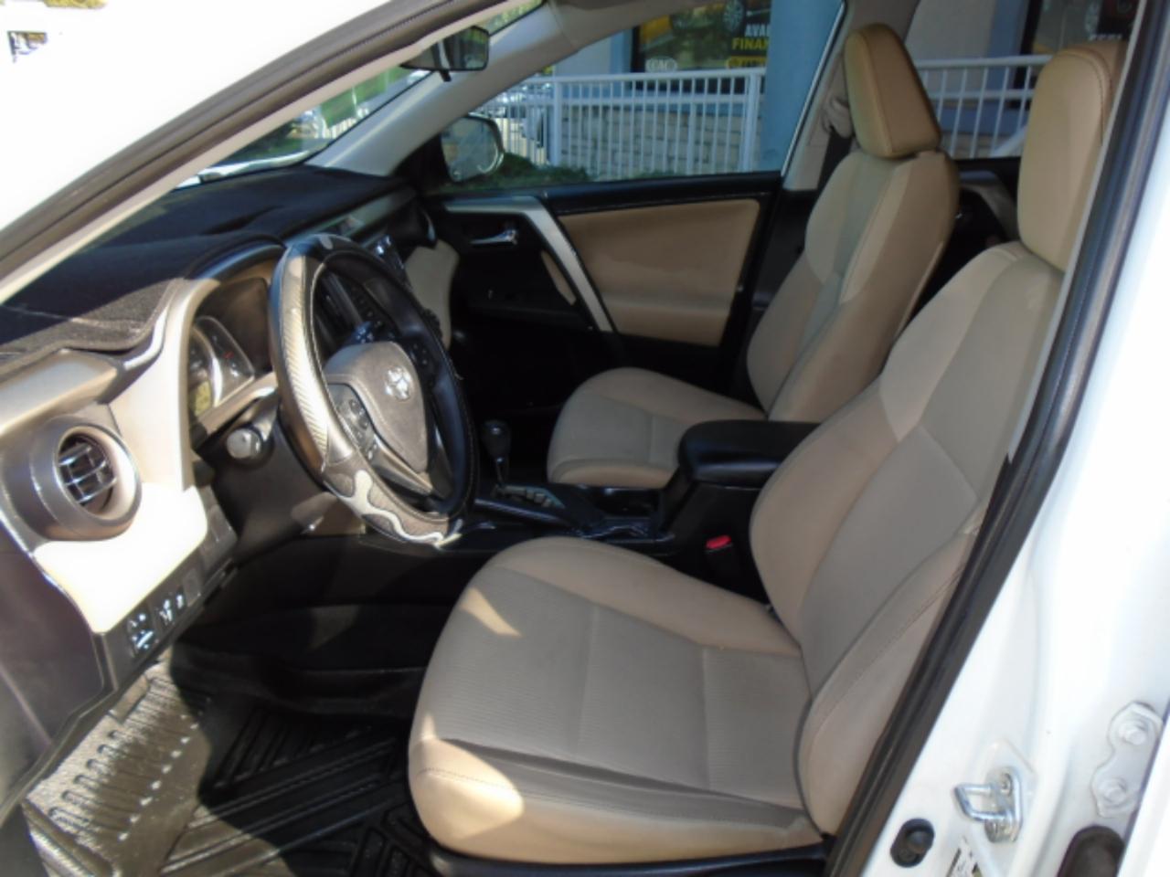 Toyota RAV4 XLE FWD 2014