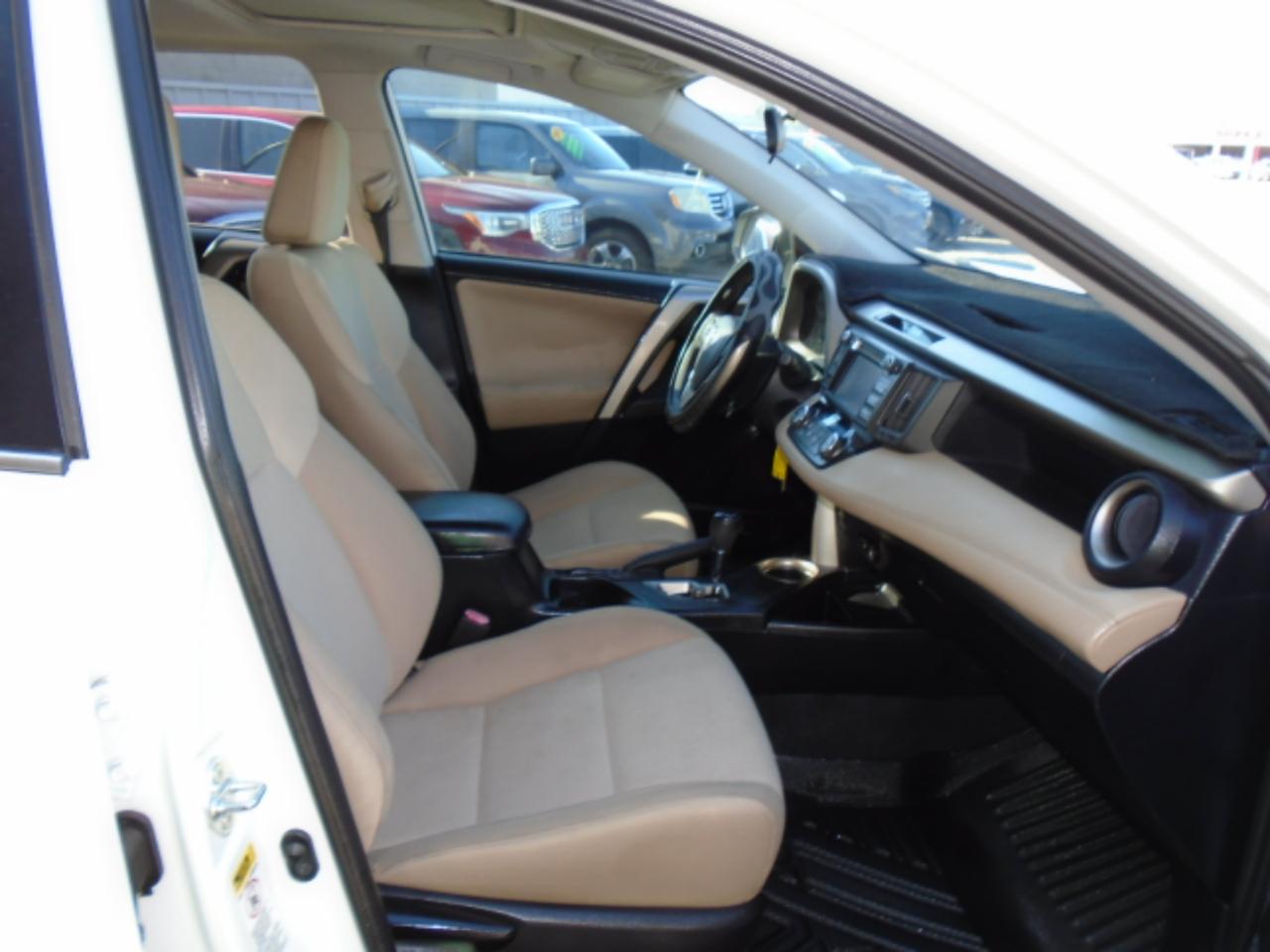 Toyota RAV4 XLE FWD 2014