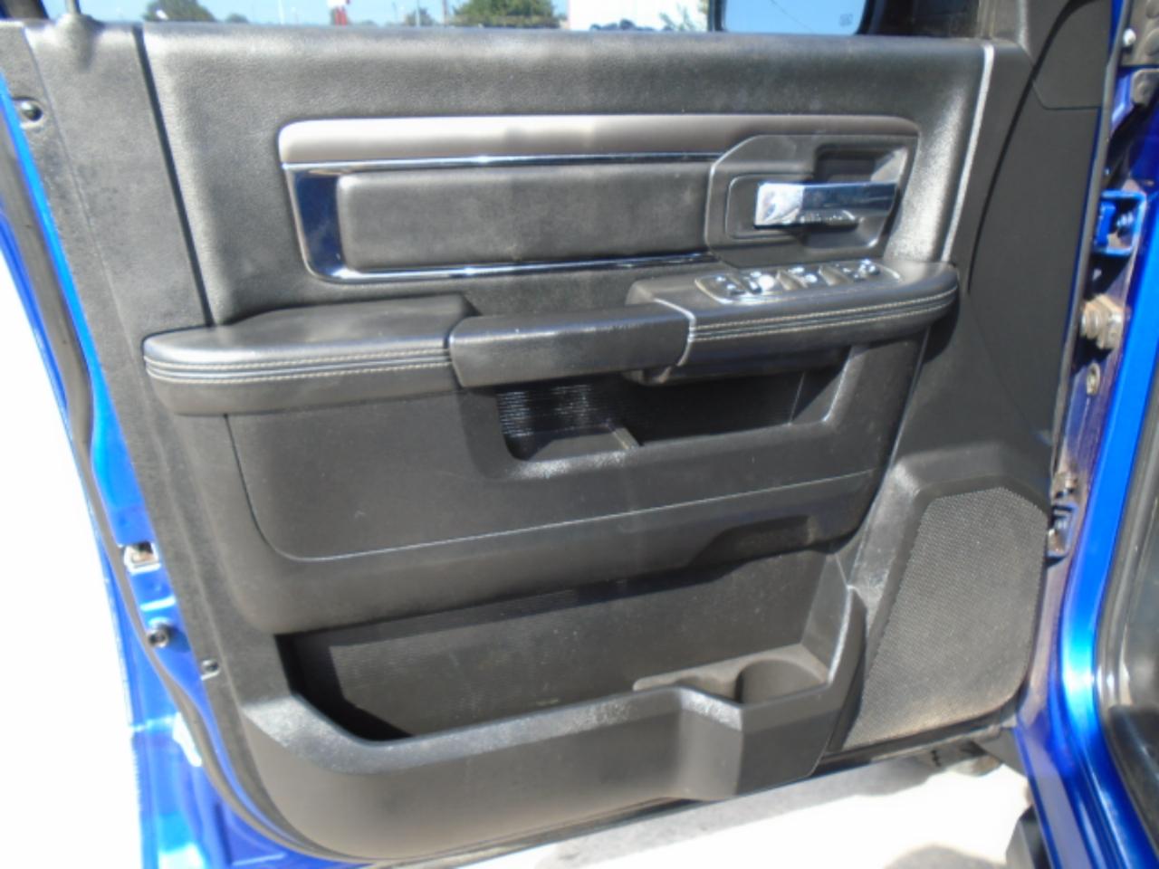 RAM 1500 Sport Quad Cab 4WD 2015