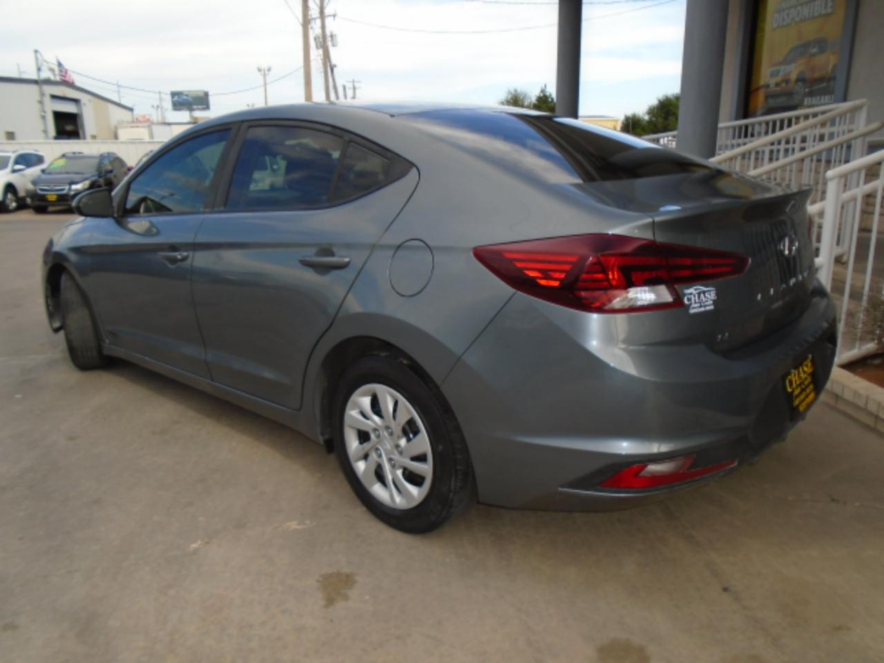 Hyundai Elantra SE 6AT 2020