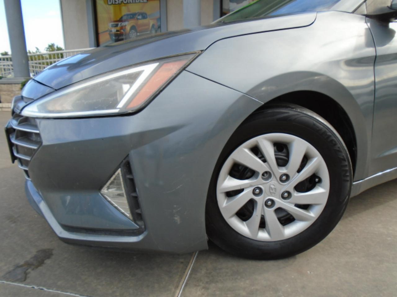 Hyundai Elantra SE 6AT 2020