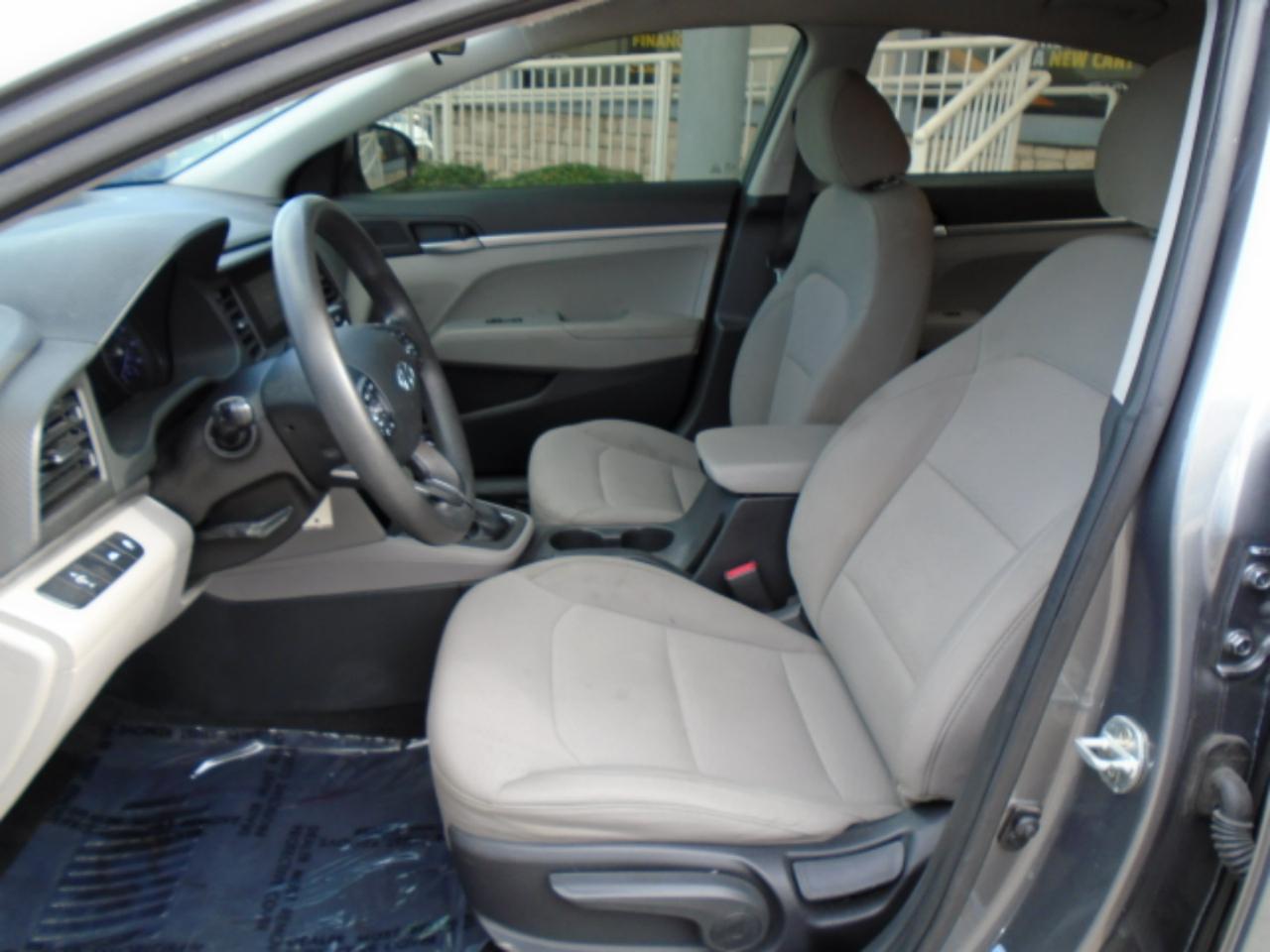 Hyundai Elantra SE 6AT 2020