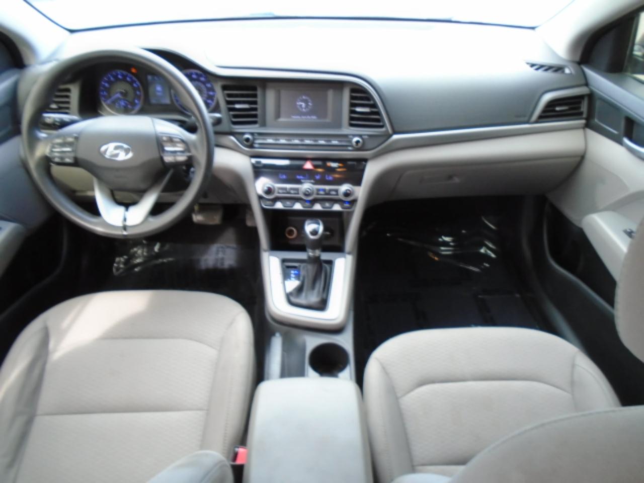 Hyundai Elantra SE 6AT 2020
