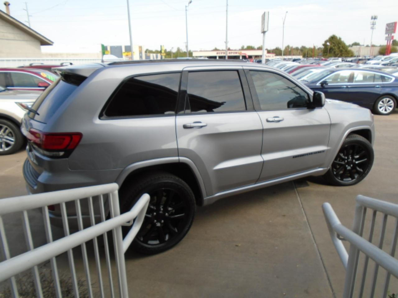 Jeep Grand Cherokee Laredo 2WD 2020