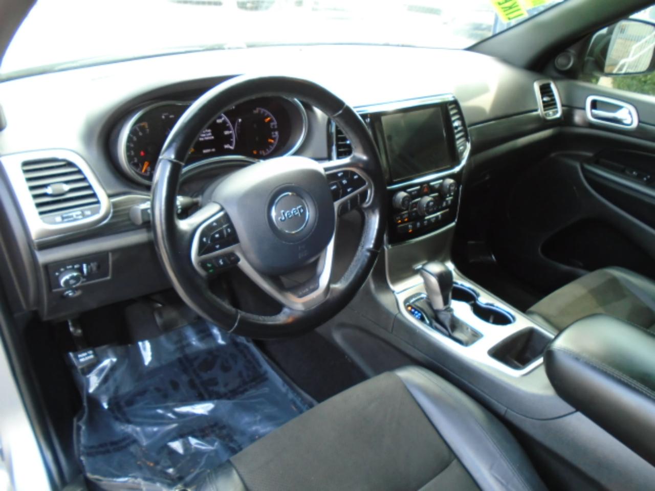 Jeep Grand Cherokee Laredo 2WD 2020