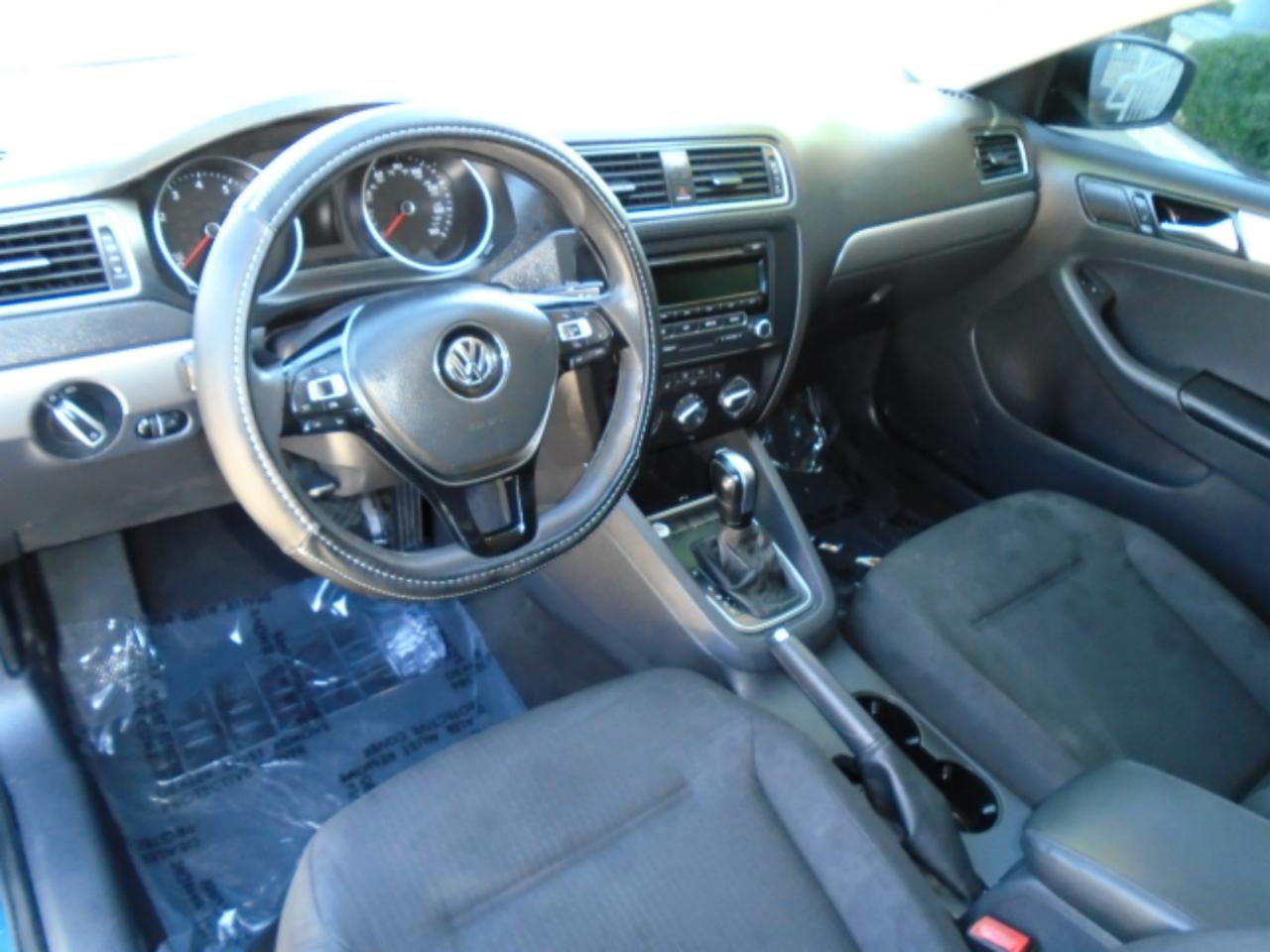 Volkswagen Jetta SE 6A 2015