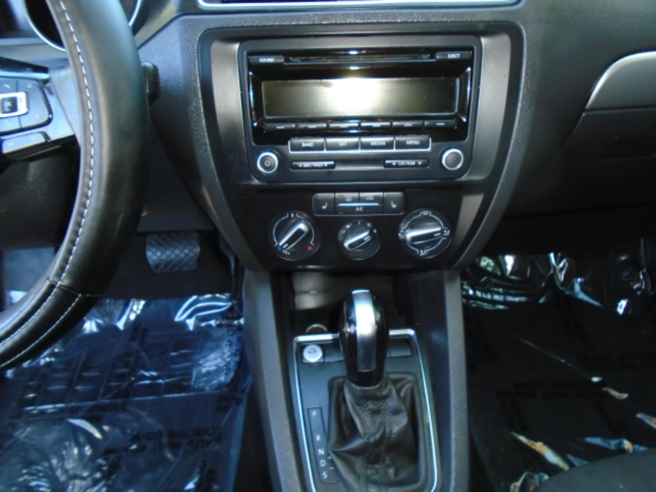 Volkswagen Jetta SE 6A 2015