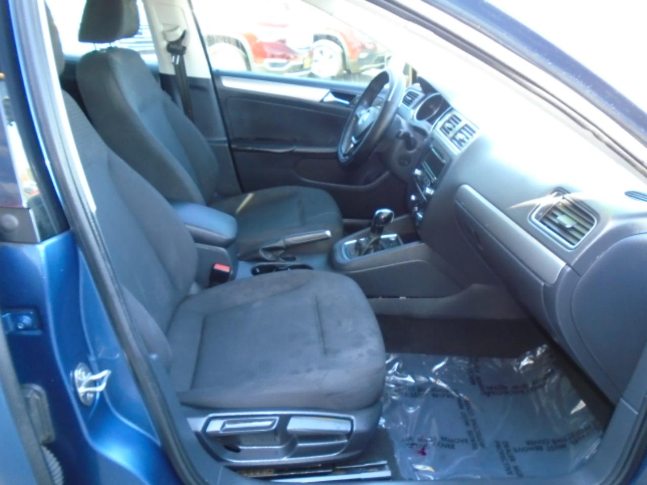 Volkswagen Jetta SE 6A 2015