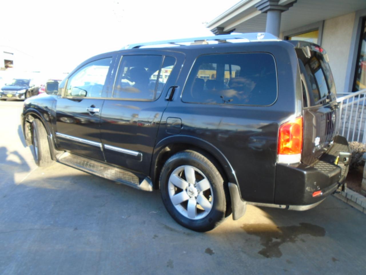 Nissan Armada SE 2WD 2010