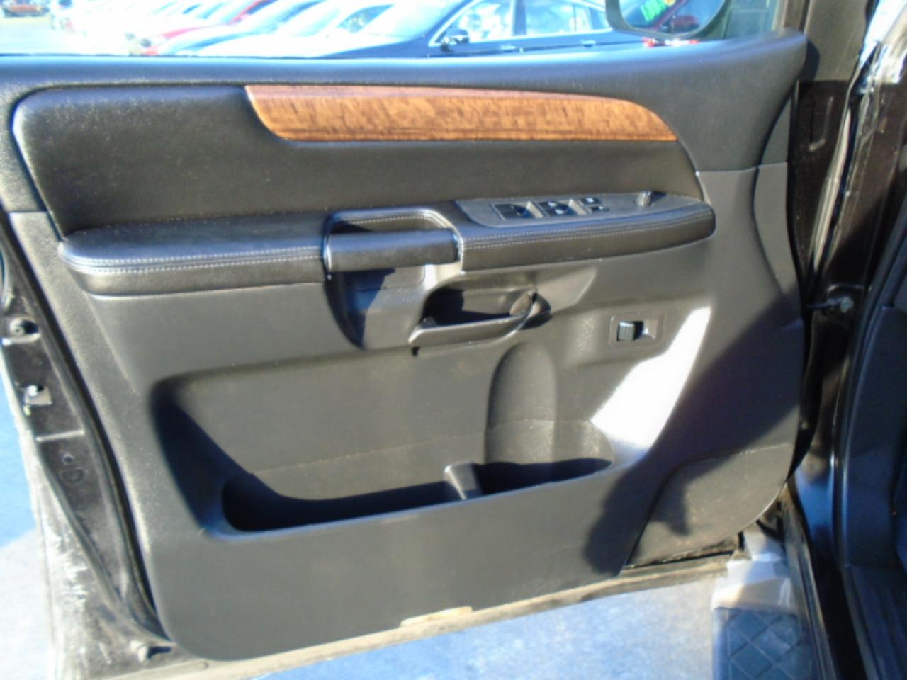 Nissan Armada SE 2WD 2010