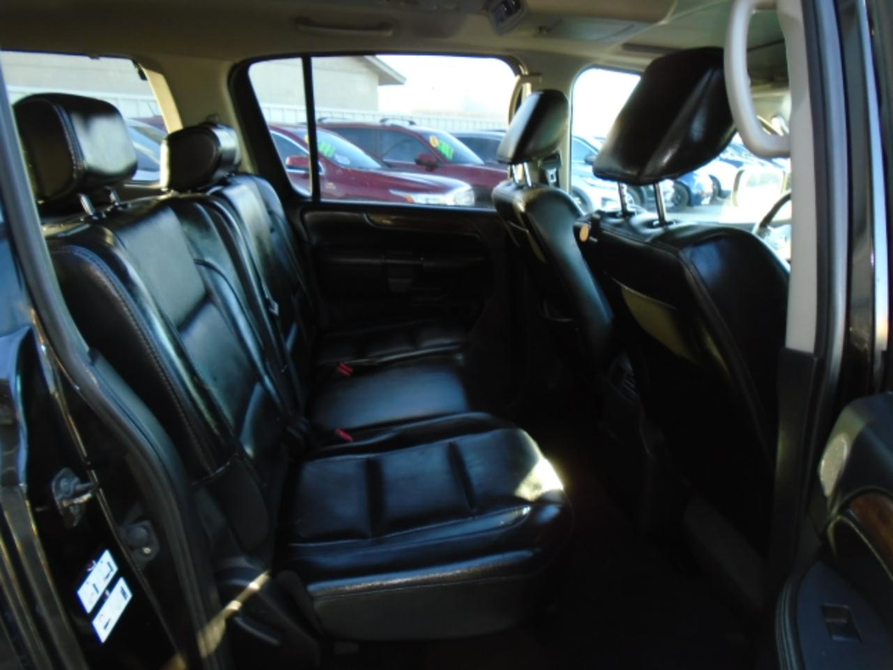 Nissan Armada SE 2WD 2010
