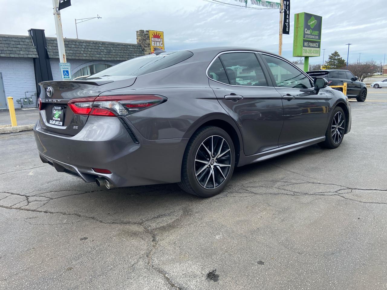 Toyota Camry SE 2023