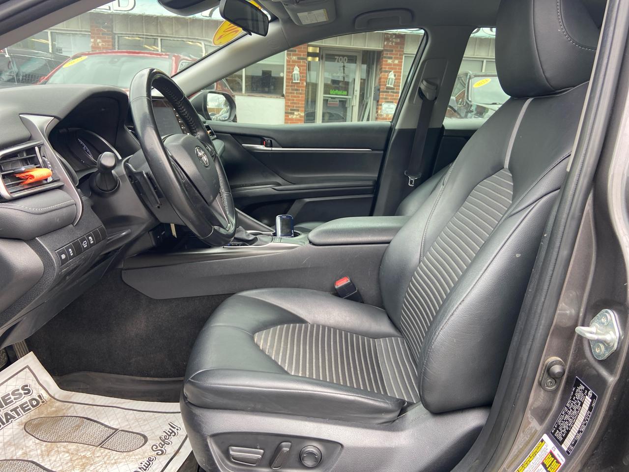 Toyota Camry SE 2023