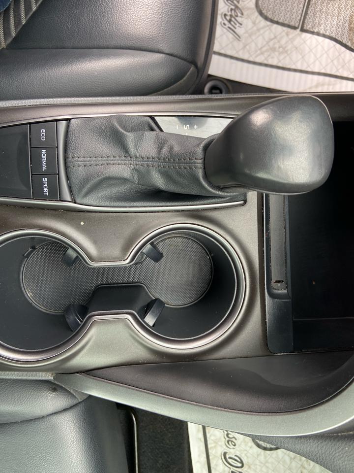 Toyota Camry SE 2023