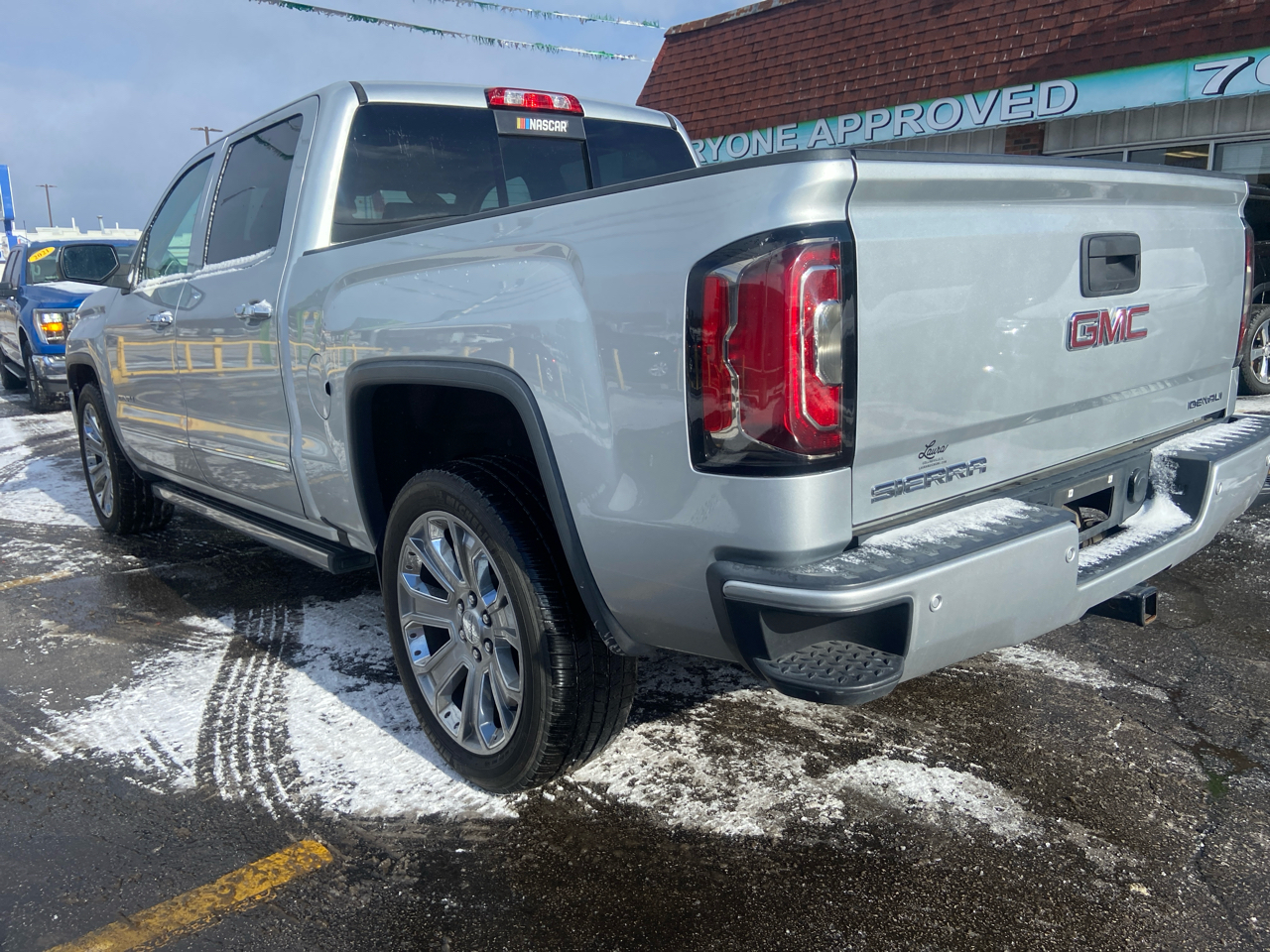 GMC Sierra 1500 Denali Crew Cab Long Box 4WD 2017