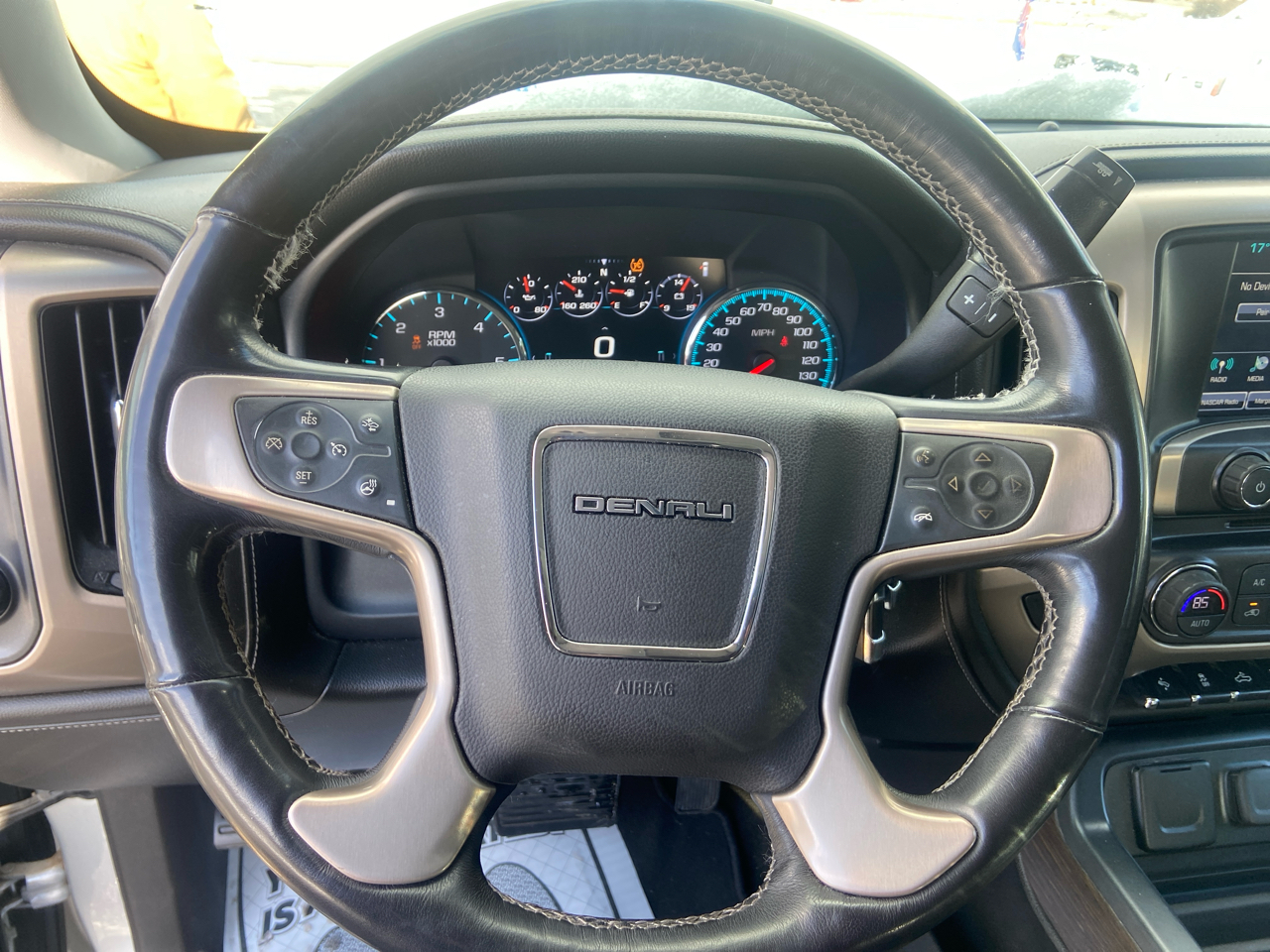 GMC Sierra 1500 Denali Crew Cab Long Box 4WD 2017