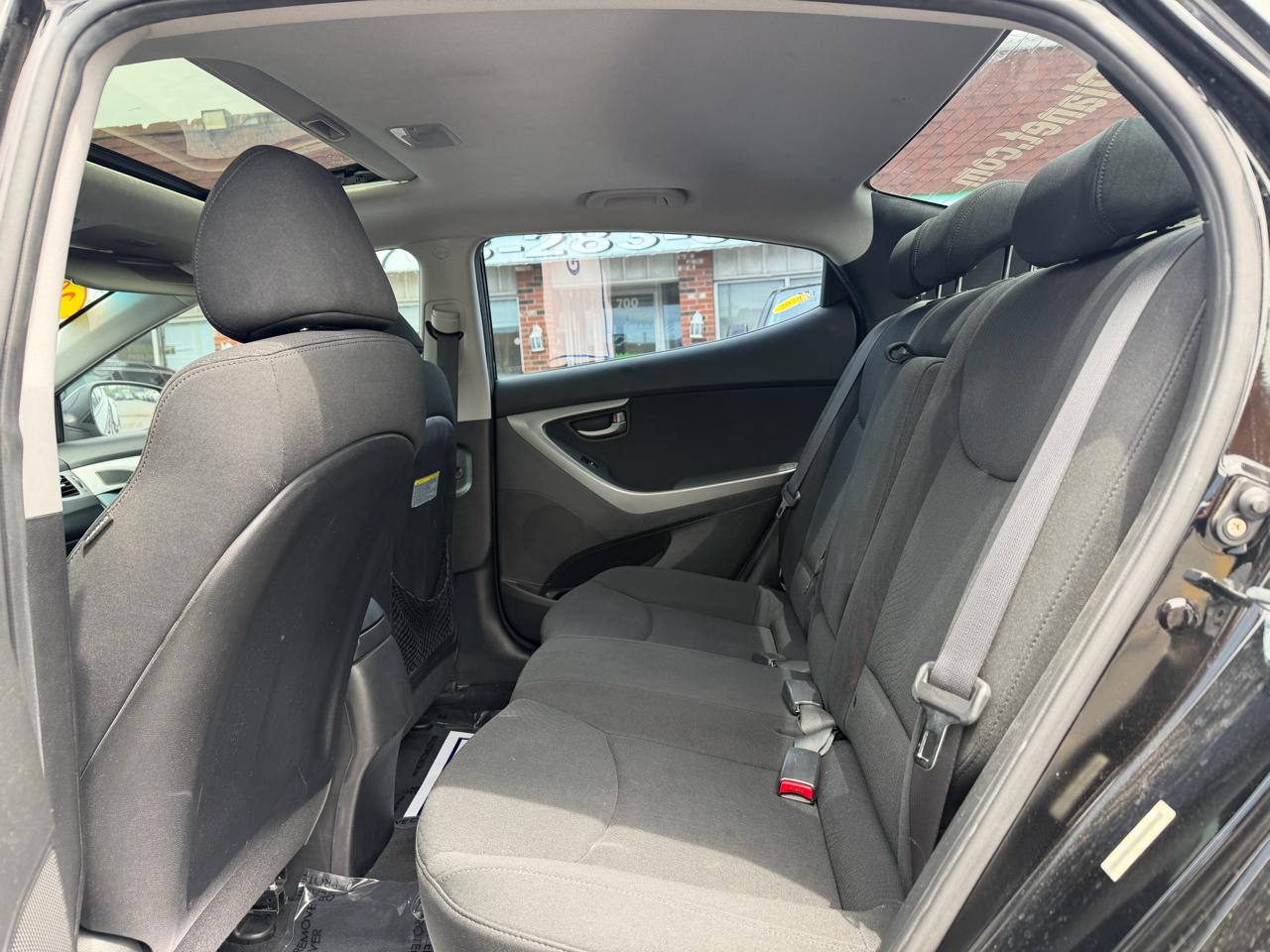 Hyundai Elantra SE 6AT 2015