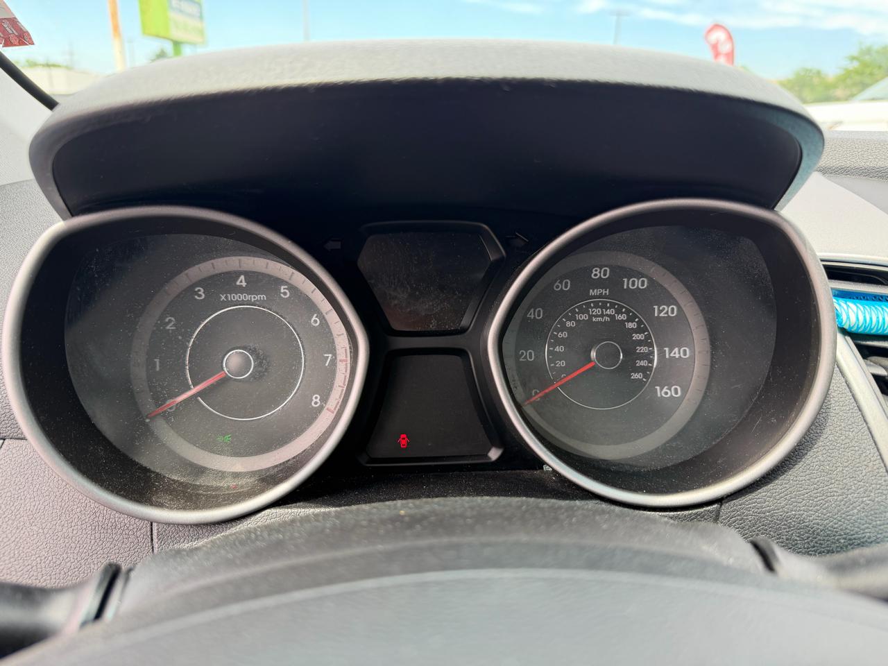 Hyundai Elantra SE 6AT 2015