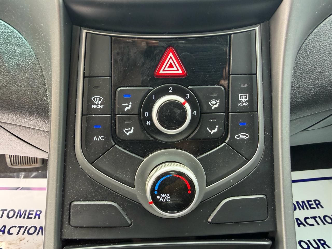 Hyundai Elantra SE 6AT 2015