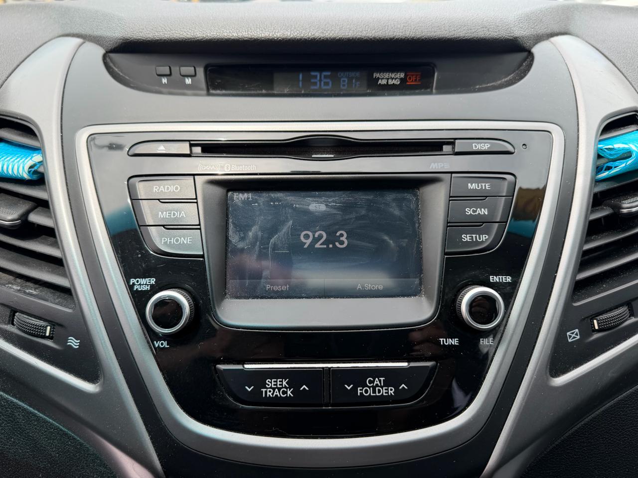 Hyundai Elantra SE 6AT 2015