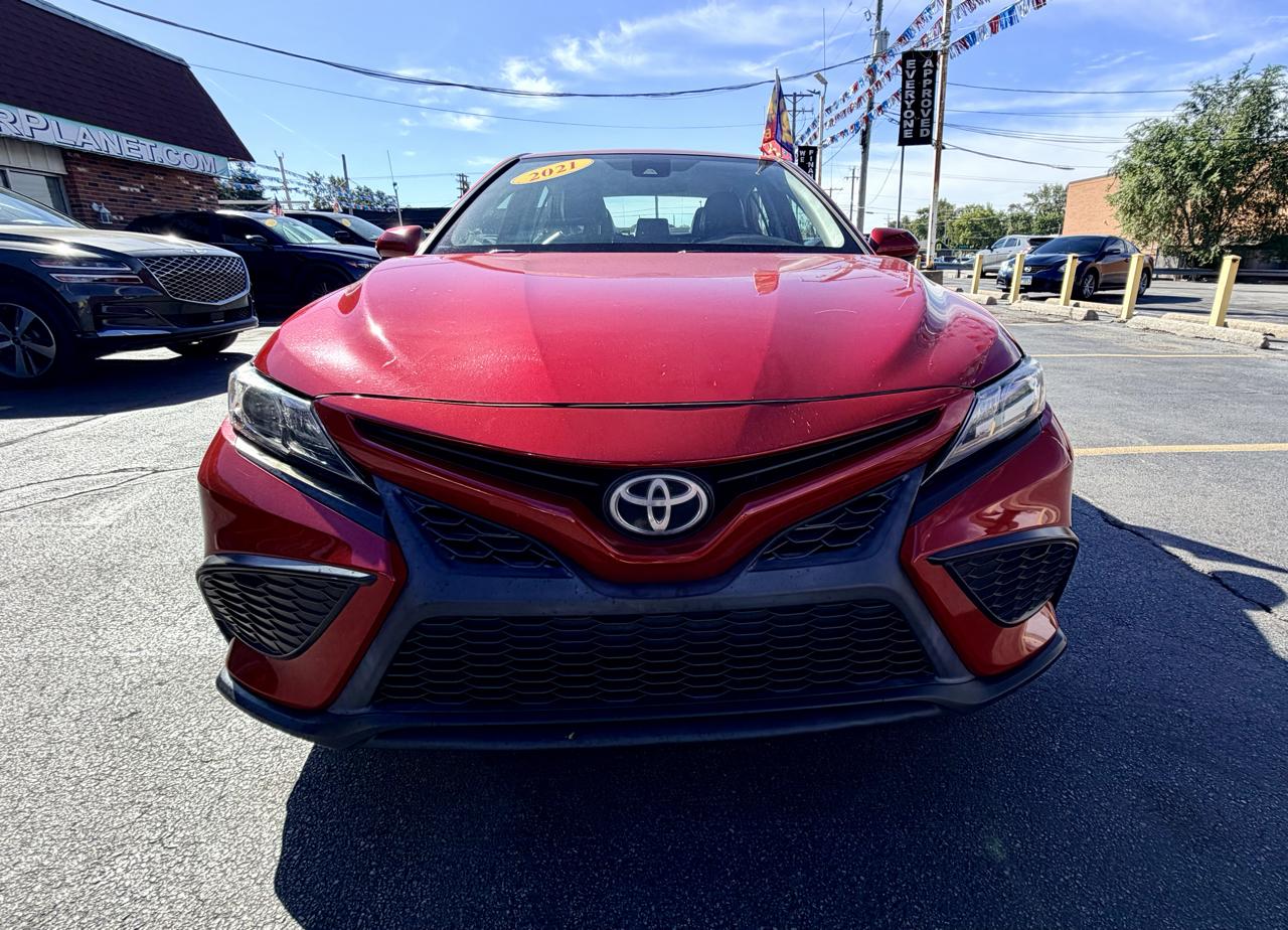 Toyota Camry SE 2021