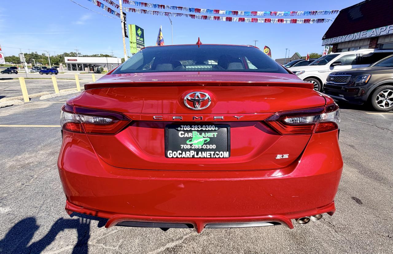 Toyota Camry SE 2021