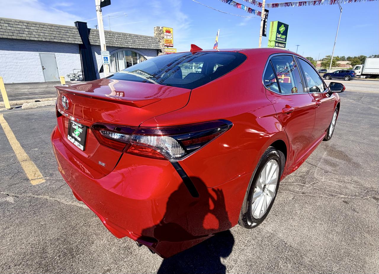 Toyota Camry SE 2021