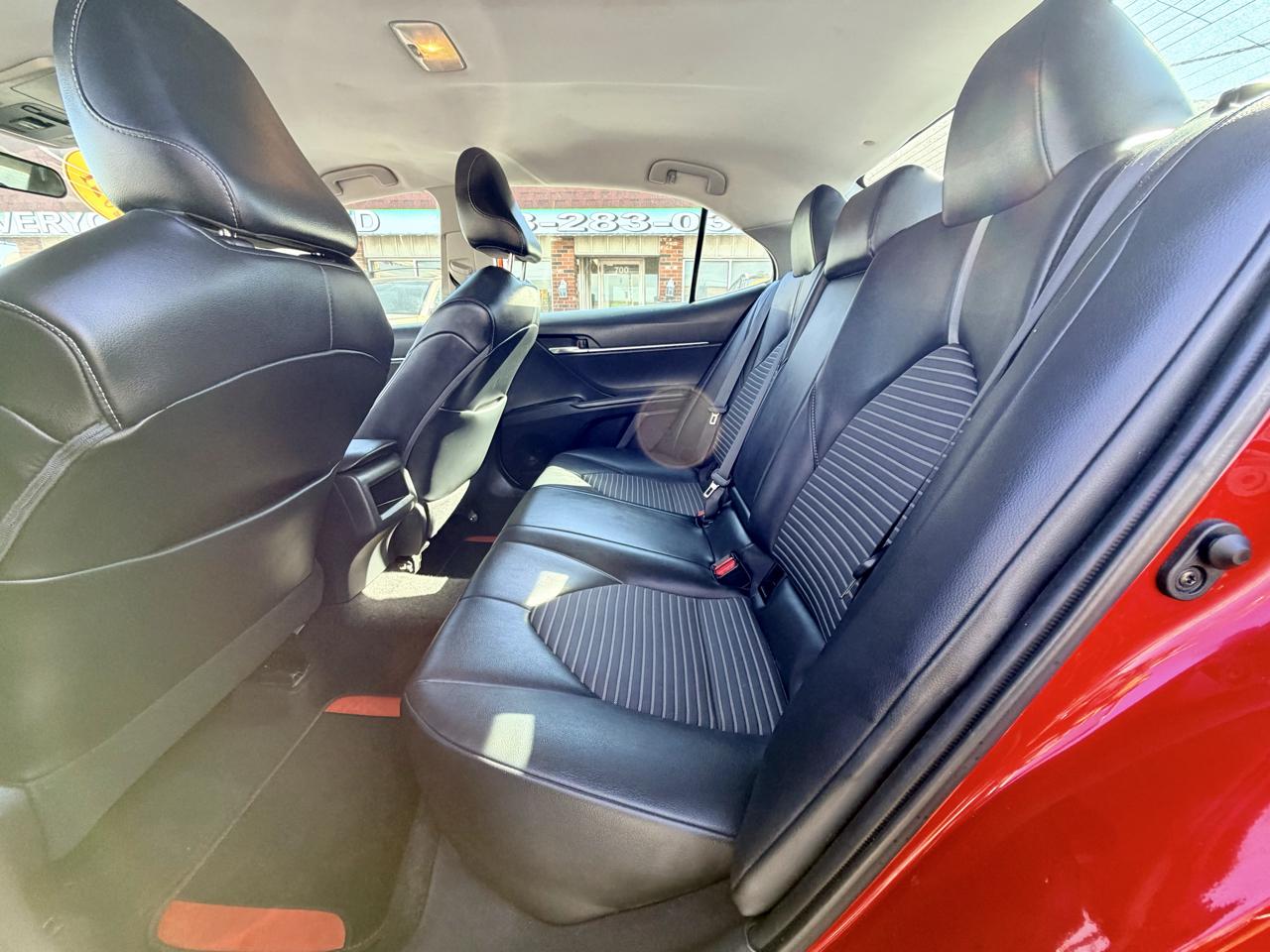 Toyota Camry SE 2021