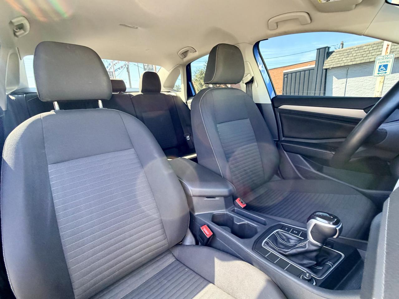 Volkswagen Jetta S 2024