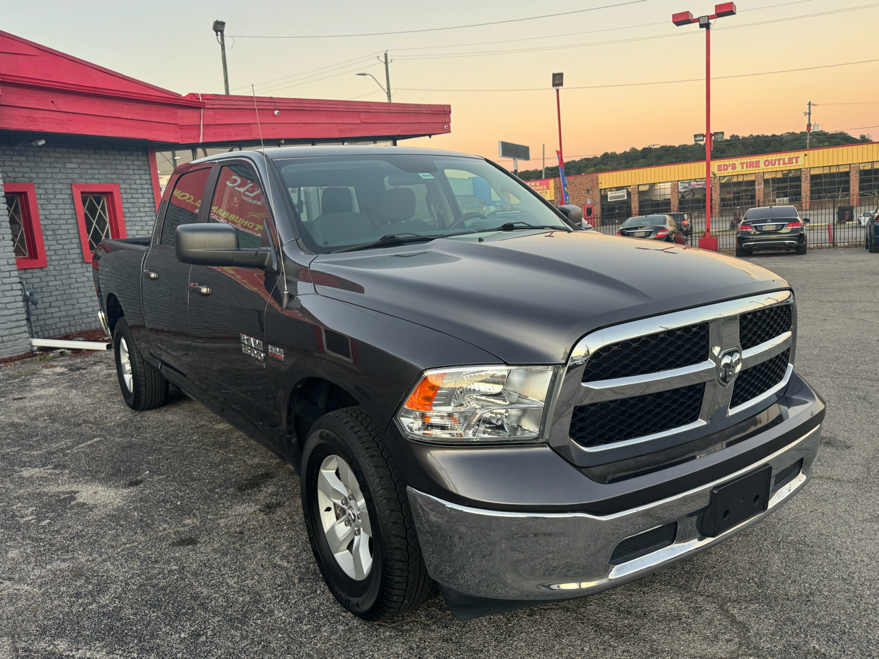 RAM 1500 Classic SLT 4x4 Quad Cab 6'4" Box 2020