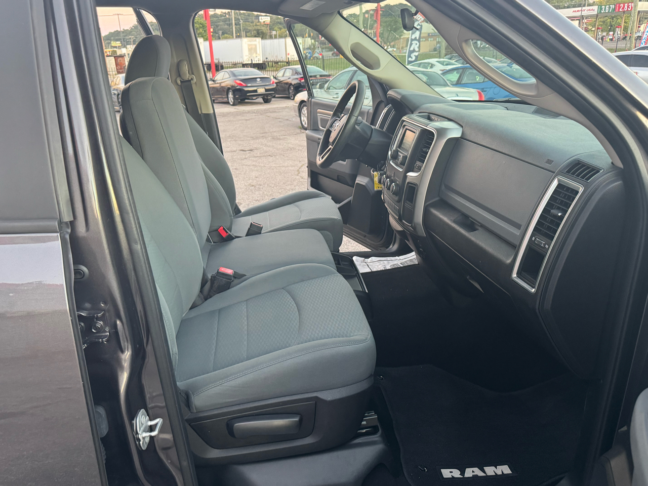 RAM 1500 Classic SLT 4x4 Quad Cab 6'4" Box 2020