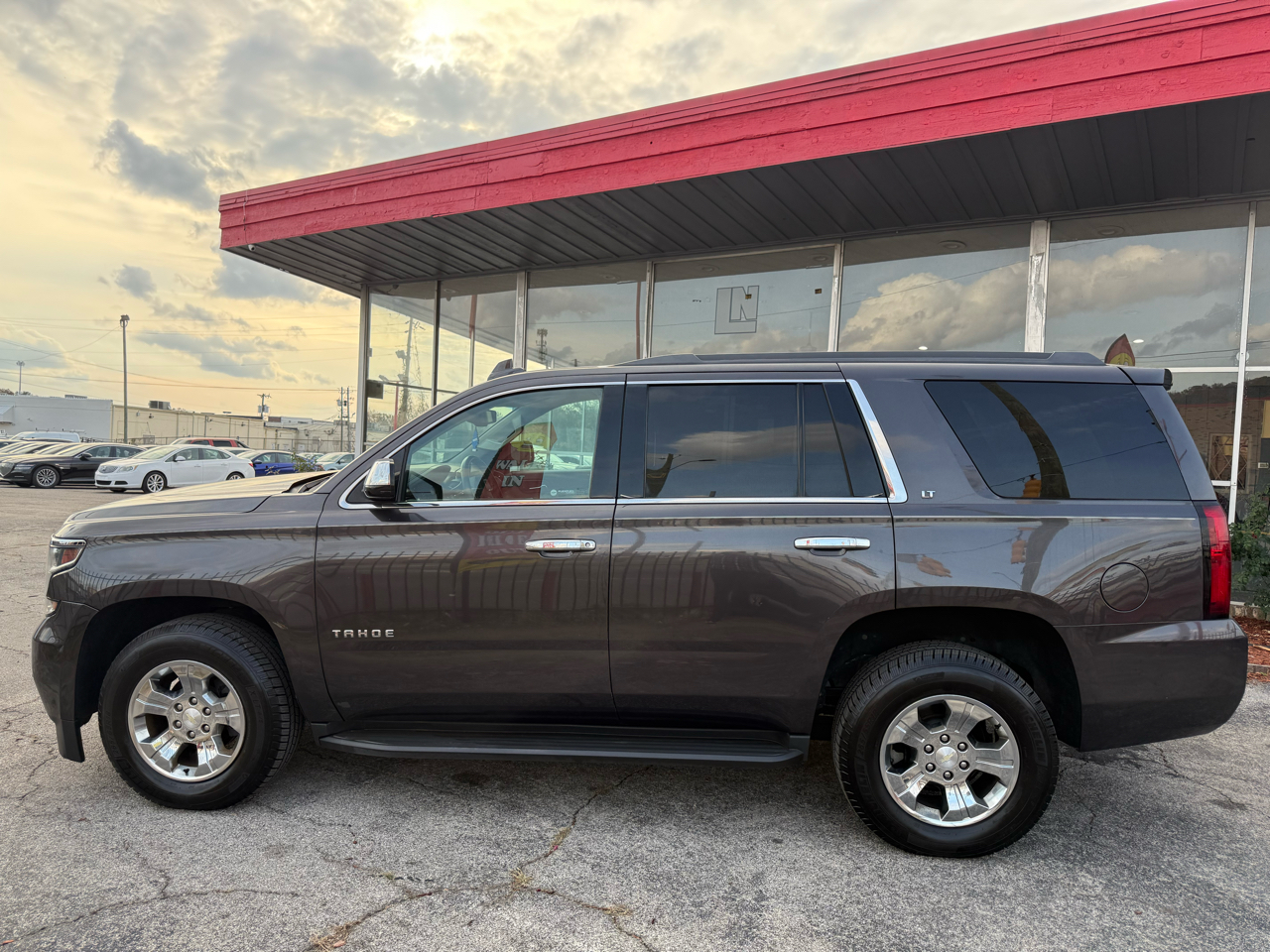 2017 Chevrolet Tahoe LT photo 2